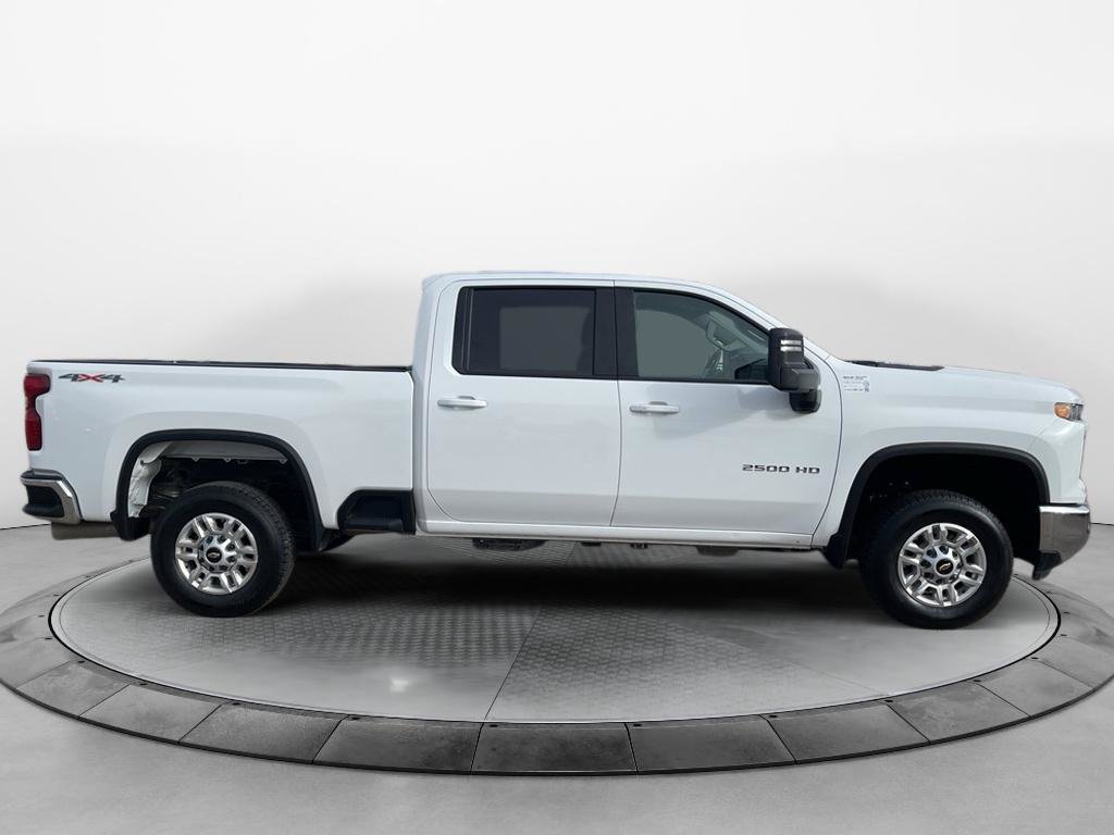Used 2024 Chevrolet Silverado 2500 LT AWD/4WD image 4