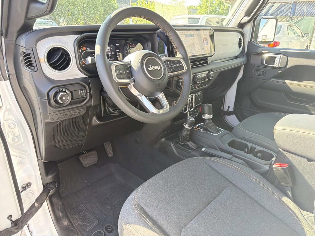 Used 2024 Jeep Wrangler Sahara w/ Technology Group AWD/4WD image 23