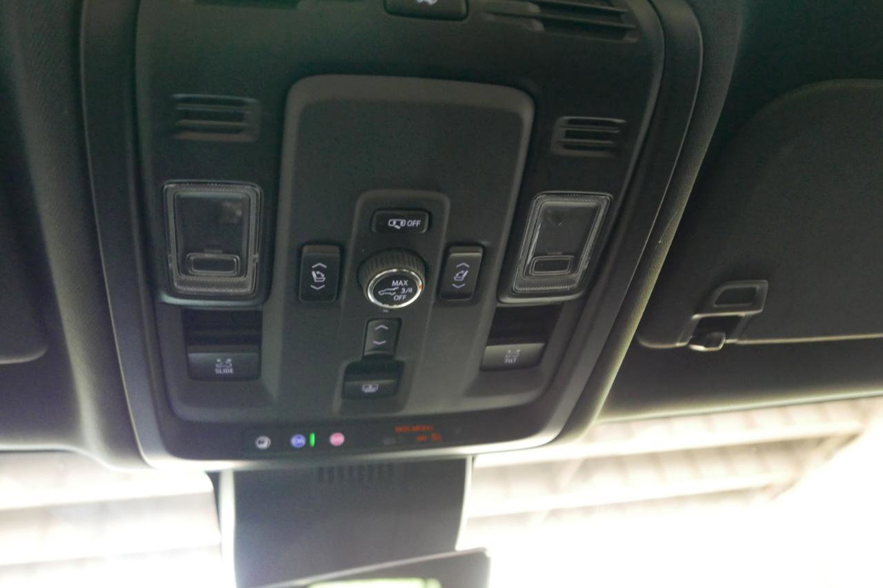 Used 2025 Chevrolet Suburban High Country AWD/4WD image 43