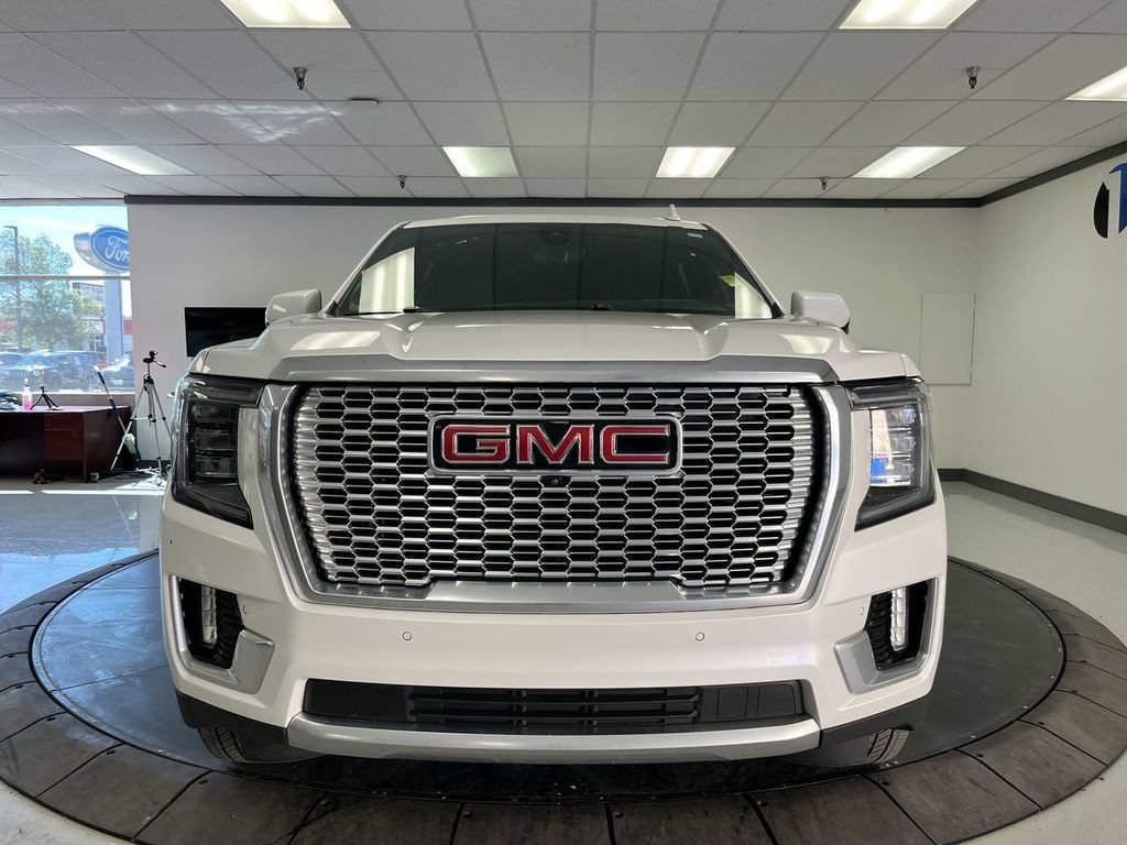 Used 2021 GMC Yukon XL Denali w/ Denali Ultimate Package AWD/4WD image 3