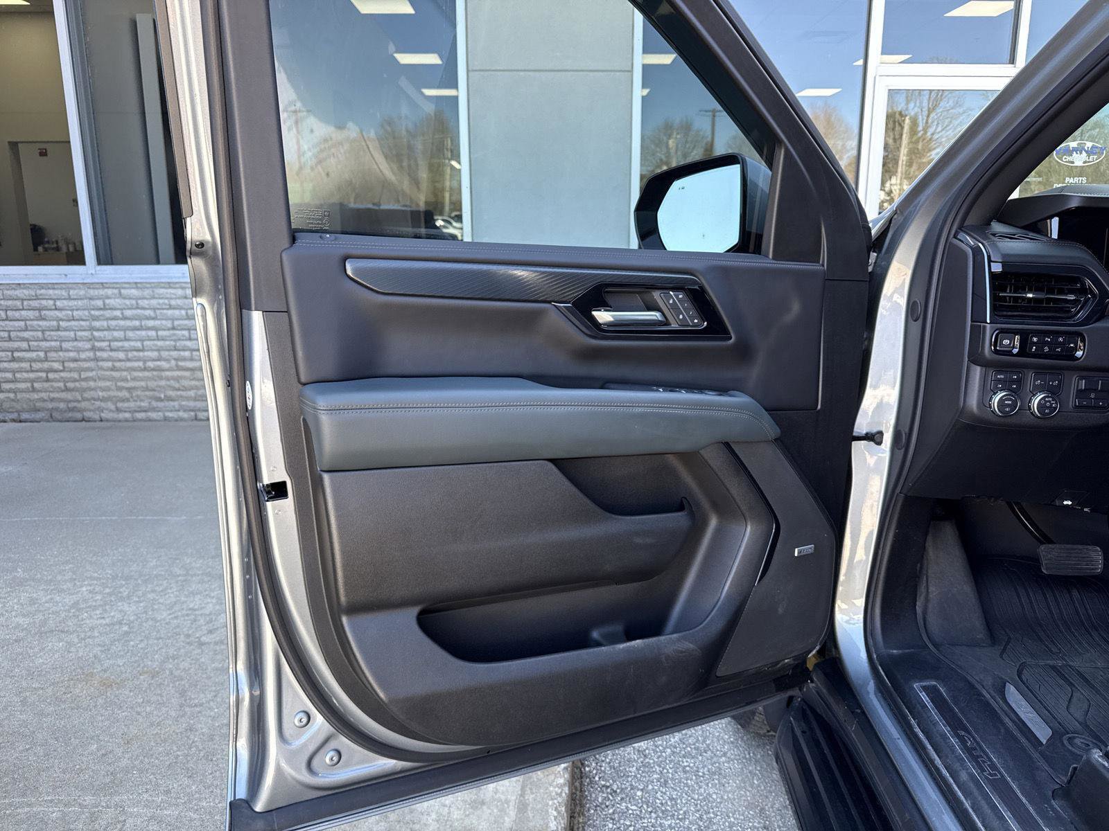 Used 2025 GMC Yukon AT4 w/ Premium Trailering Package image 11