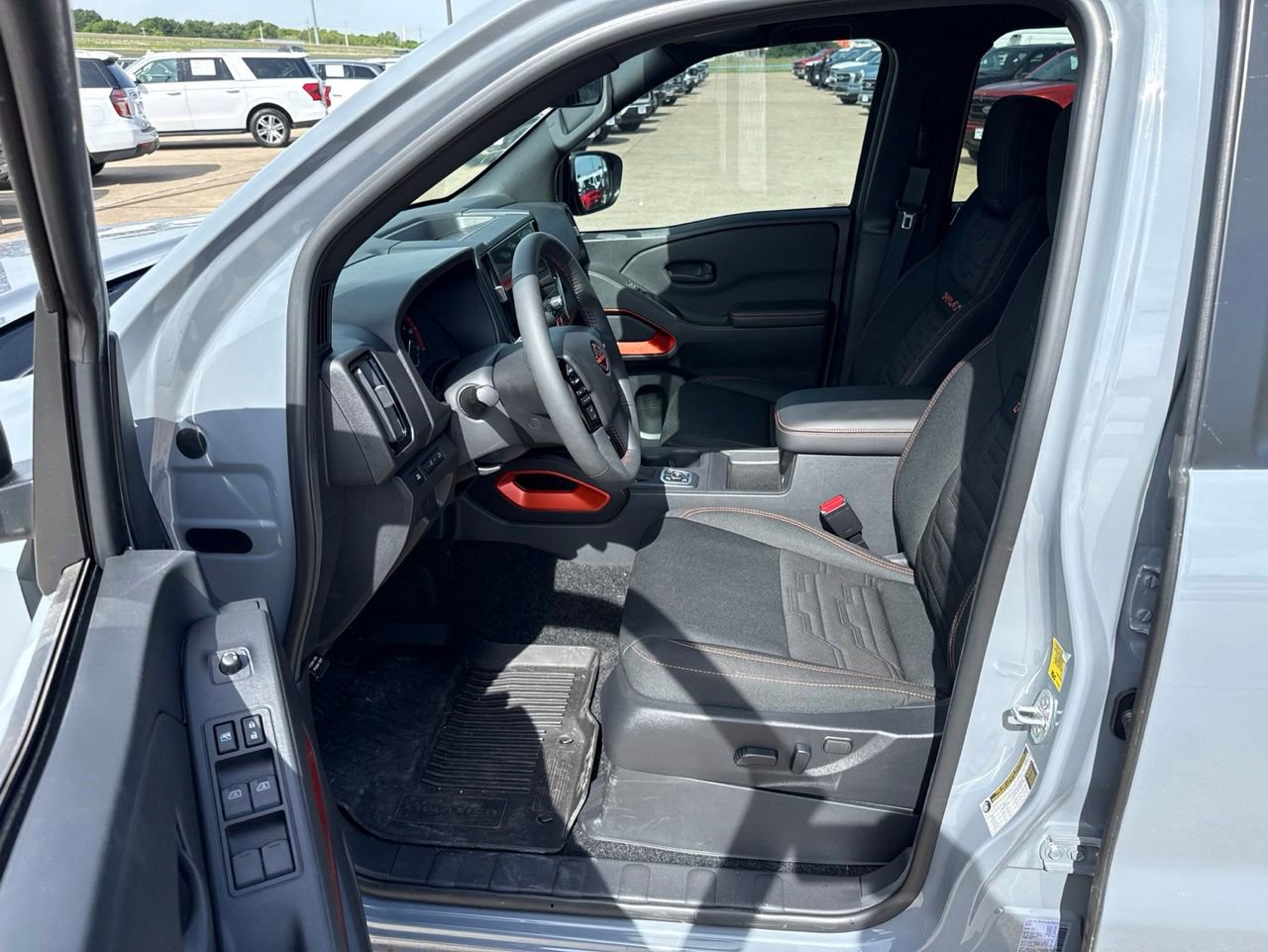 Used 2026 Nissan Frontier PRO-4X w/ Tow Package AWD/4WD image 18