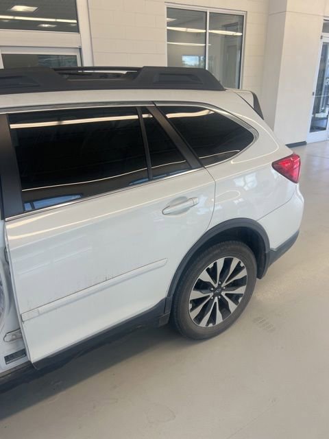 Used 2015 Subaru Outback 3.6R Limited AWD/4WD image 3