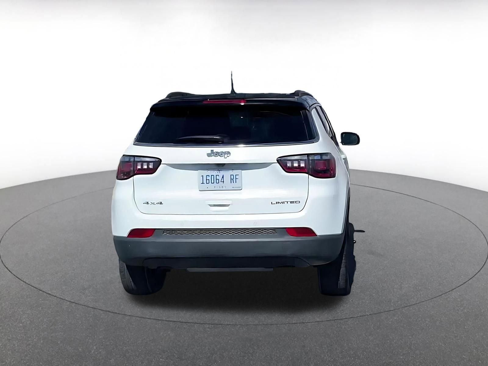 Used 2025 Jeep Compass Limited image 12