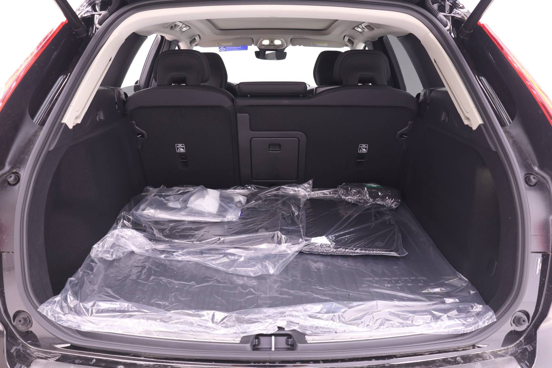 New 2026 Volvo XC60 B5 Plus w/ Protection Package Premier AWD/4WD image 16