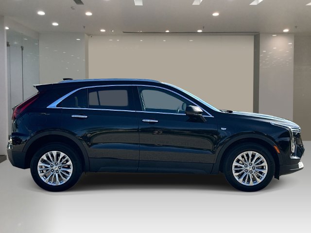 Used 2024 Cadillac XT4 Luxury w/ Cold Weather Package AWD/4WD image 6