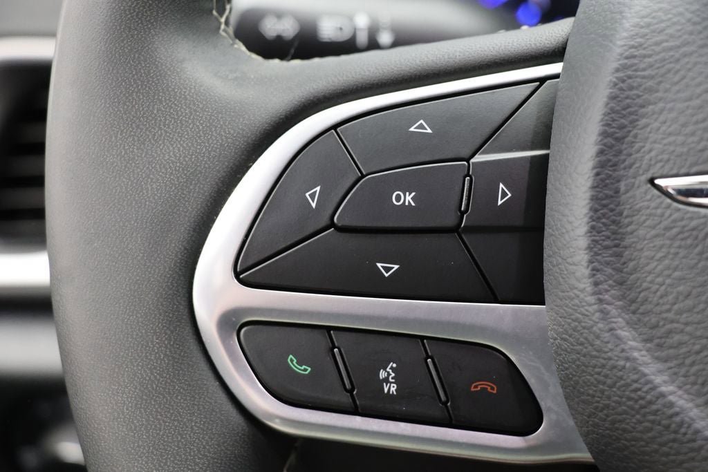Used 2025 Chrysler Pacifica Select FWD image 18
