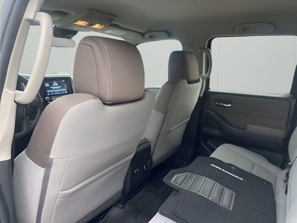 Used 2022 Nissan Frontier SV image 18