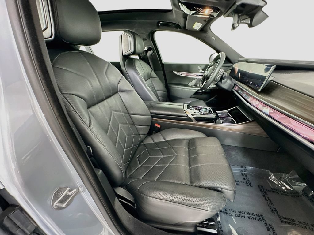 Used 2023 BMW 740i w/ Parking Assistance Package RWD image 29
