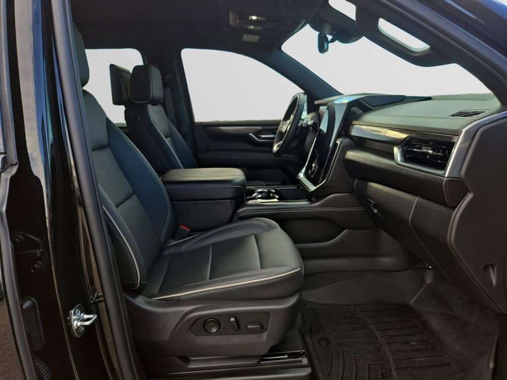 Used 2025 GMC Yukon XL Elevation w/ Elevation Premium Package image 17