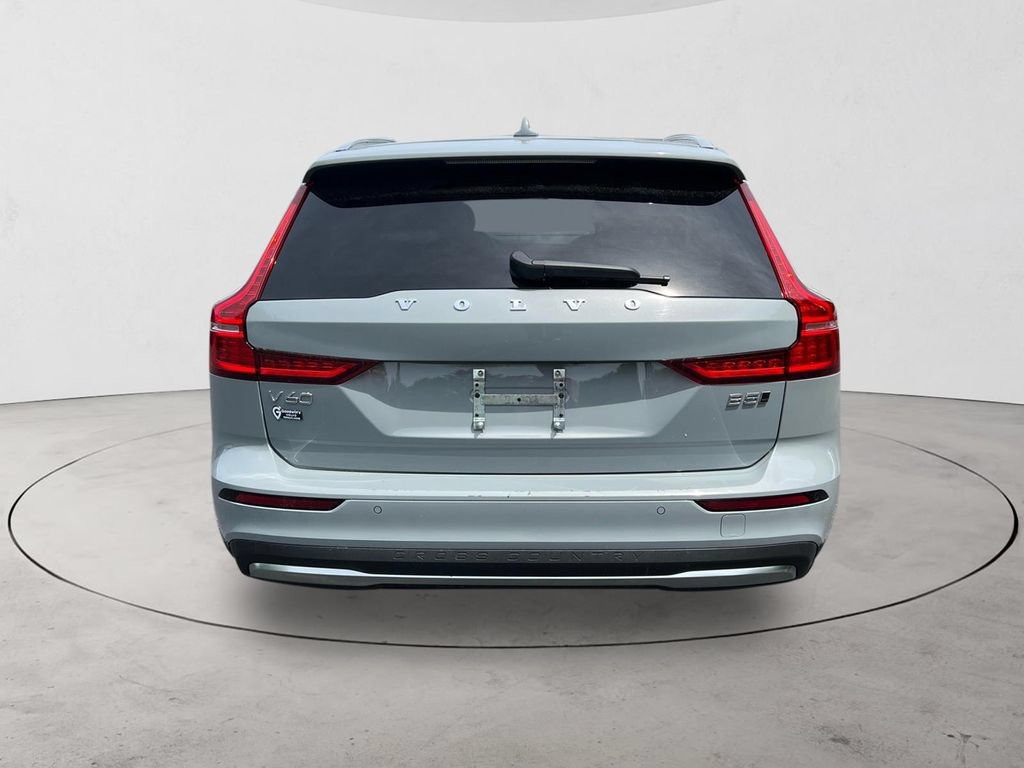 Certified 2025 Volvo V60 B5 Cross Country Plus AWD/4WD image 4
