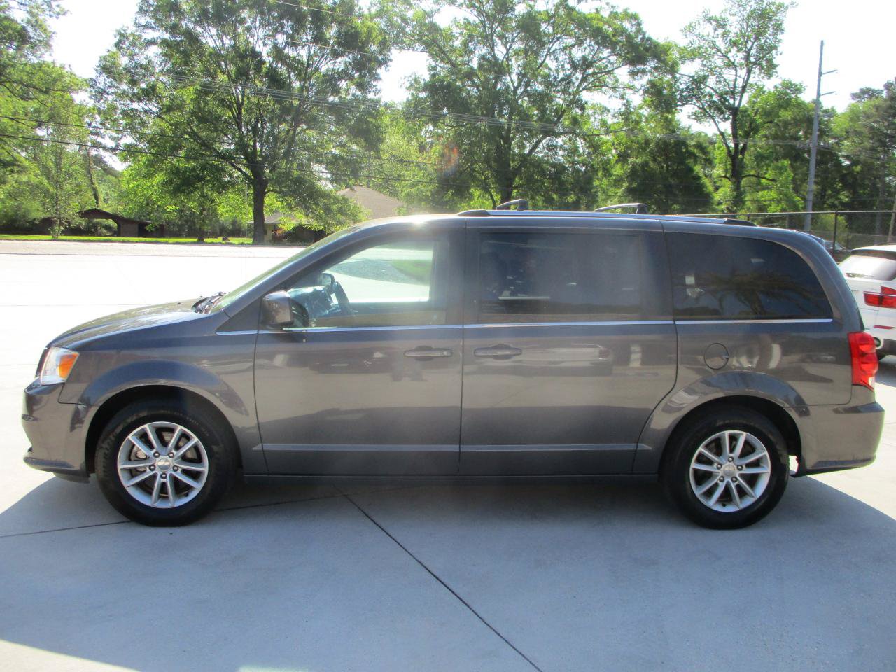 Used 2020 Dodge Grand Caravan SXT FWD image 23