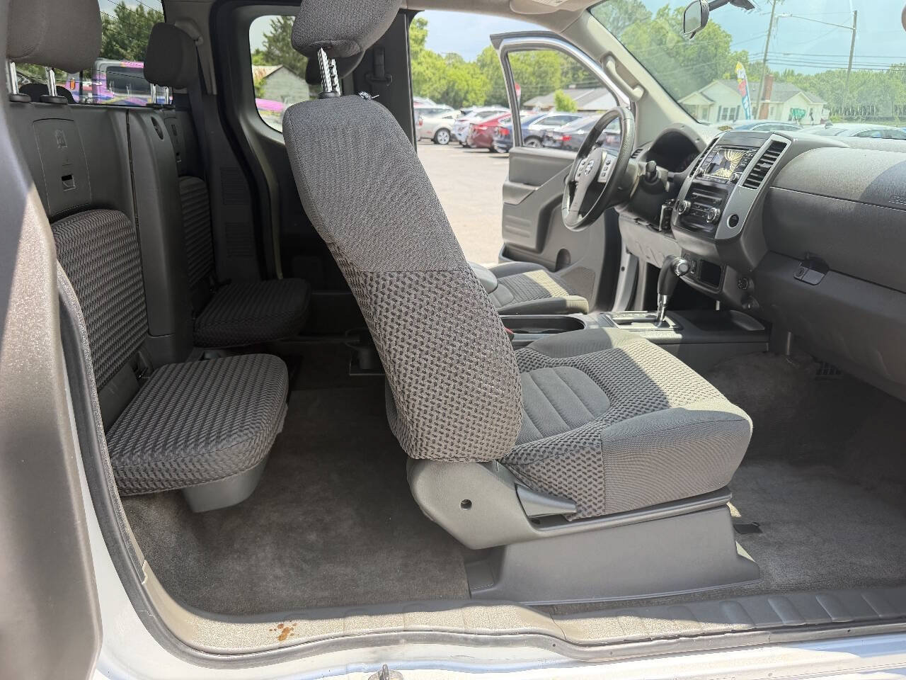 Used 2016 Nissan Frontier SV RWD image 13