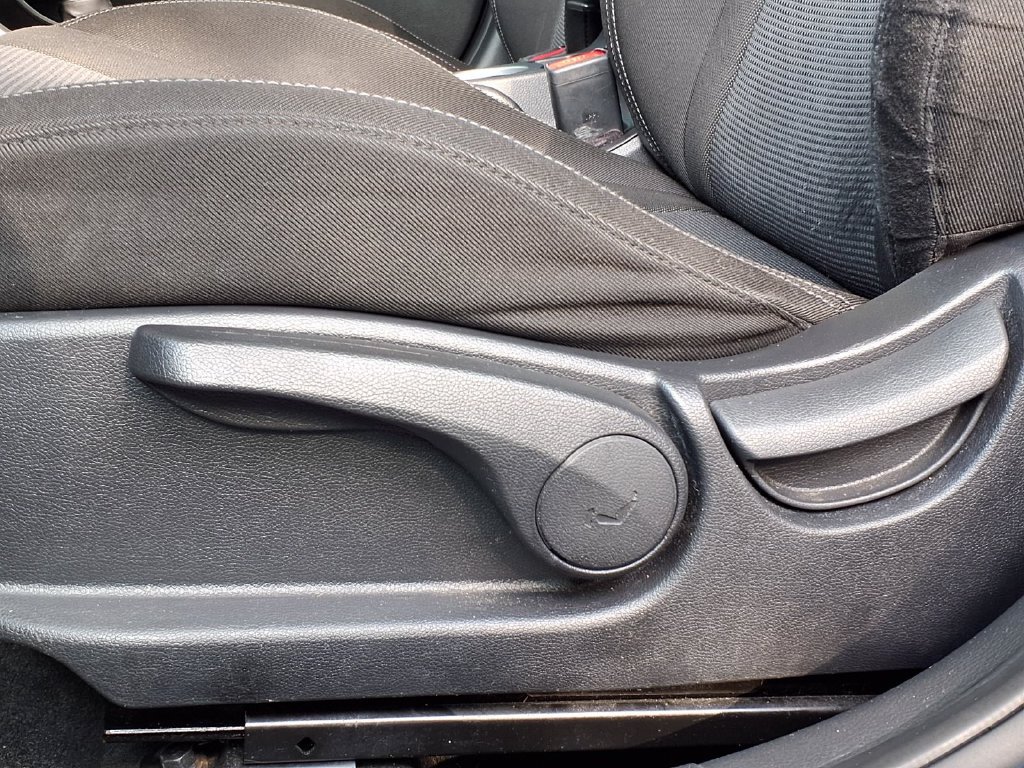 Used 2014 Hyundai Elantra GT FWD image 3