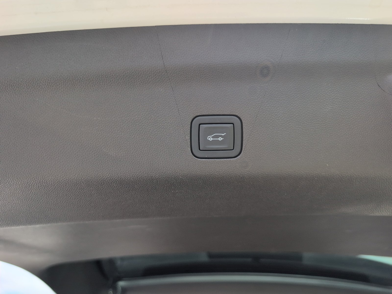 Used 2023 GMC Yukon XL SLT w/ SLT Luxury Package image 7