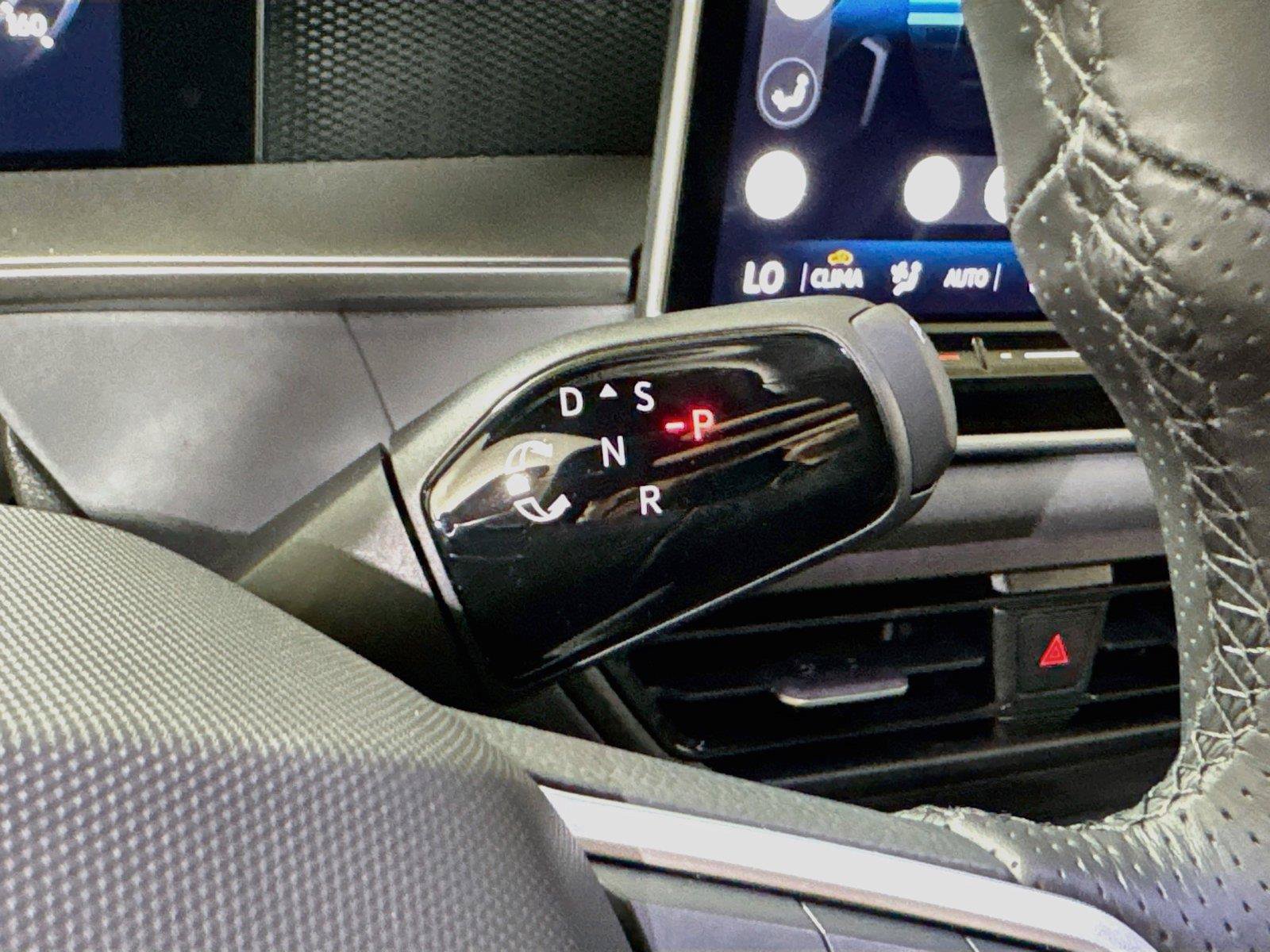 New 2026 Volkswagen Tiguan SE R-Line FWD image 10