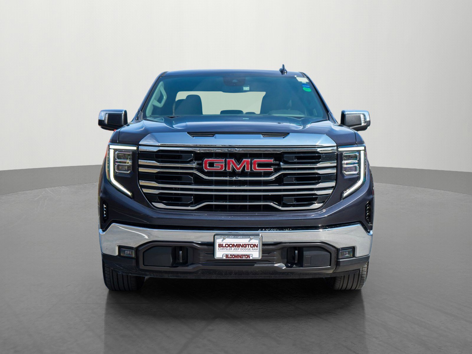 Used 2025 GMC Sierra 1500 SLT AWD/4WD image 2