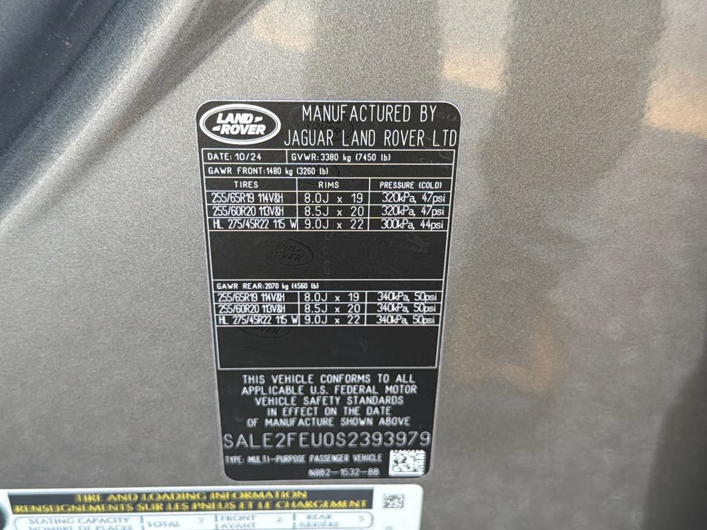 Used 2025 Land Rover Defender 130 X-Dynamic SE AWD/4WD image 29