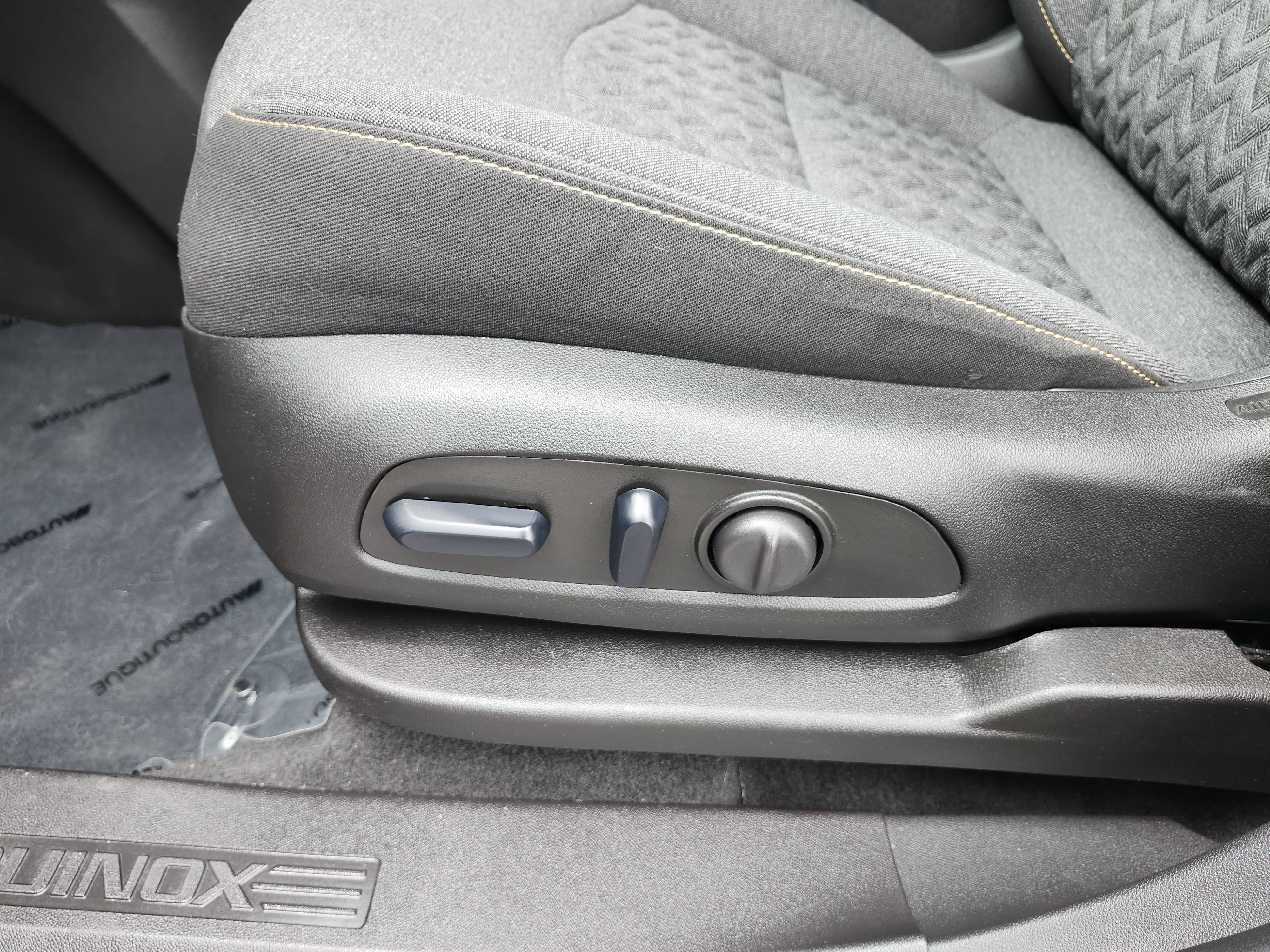 Used 2024 Chevrolet Equinox LT FWD image 25