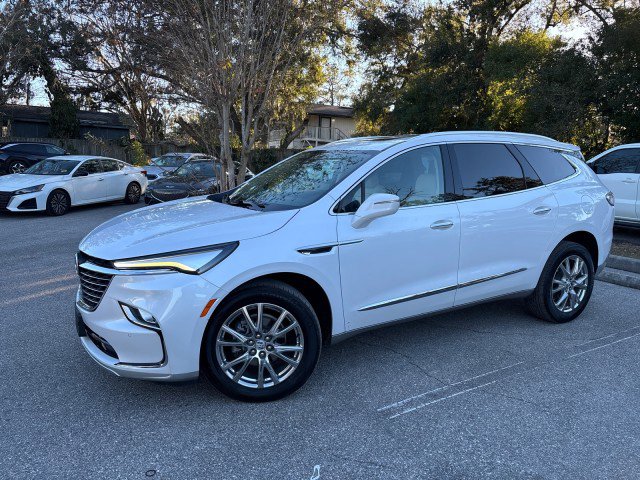 Used 2023 Buick Enclave Essence w/ Experience Buick Package image 3