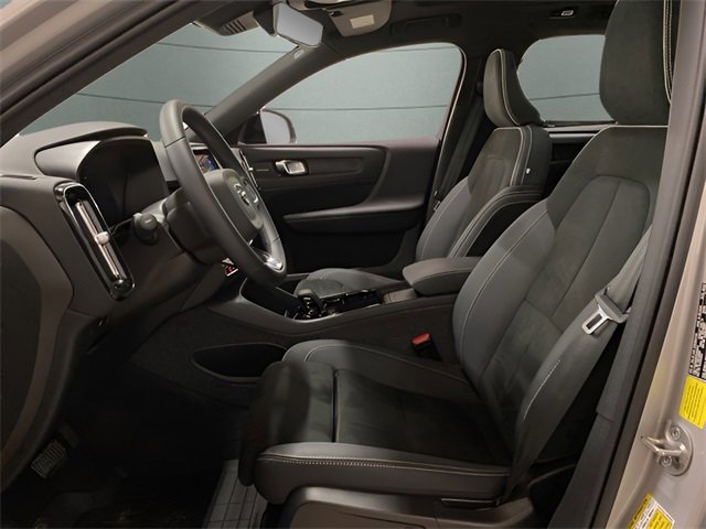 Used 2023 Volvo XC40 Recharge Ultimate w/ Protection Package Premier image 18