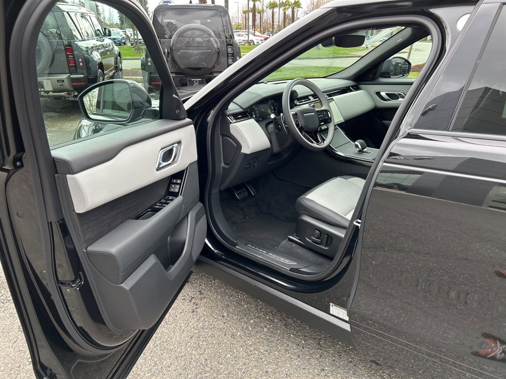 New 2026 Land Rover Range Rover Velar Dynamic SE image 10