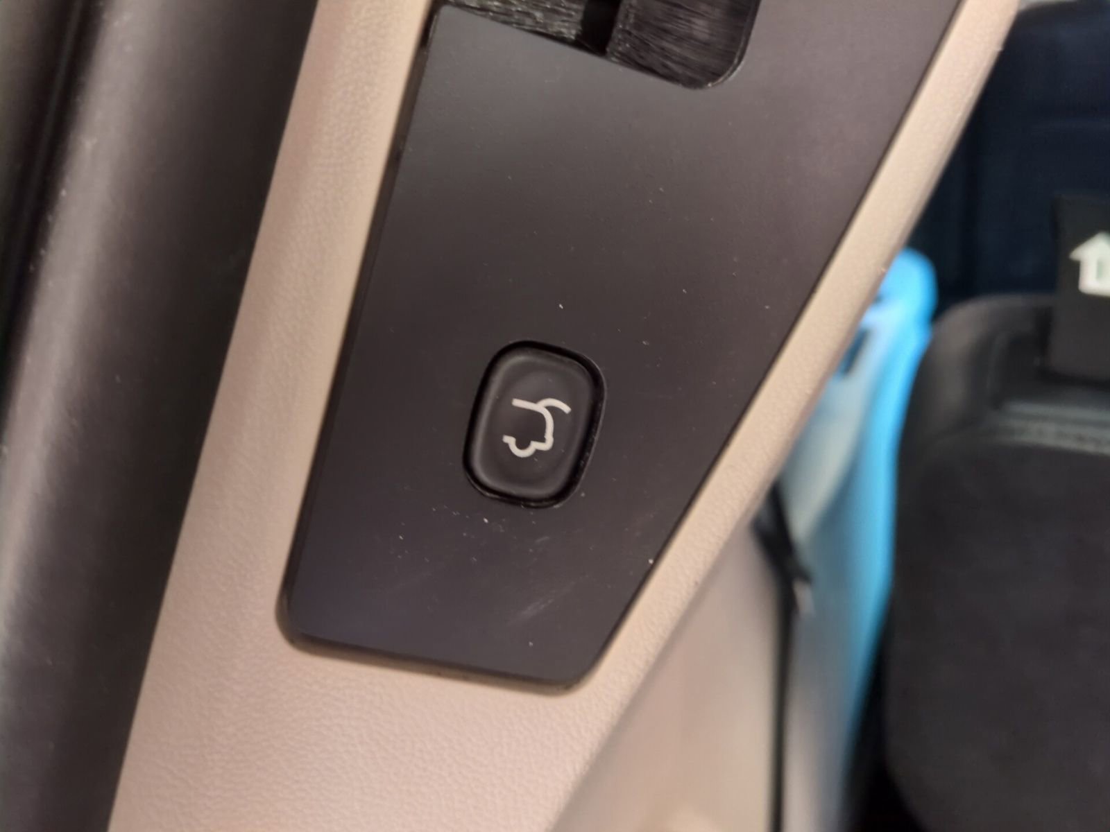 Used 2014 Chrysler Town & Country Touring image 14