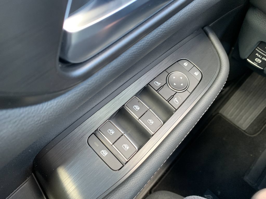 Used 2025 Nissan Armada SV AWD/4WD image 21
