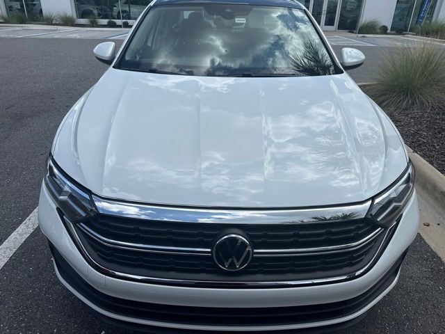 Certified 2024 Volkswagen Jetta SE w/ Panoramic Sunroof Package FWD image 2