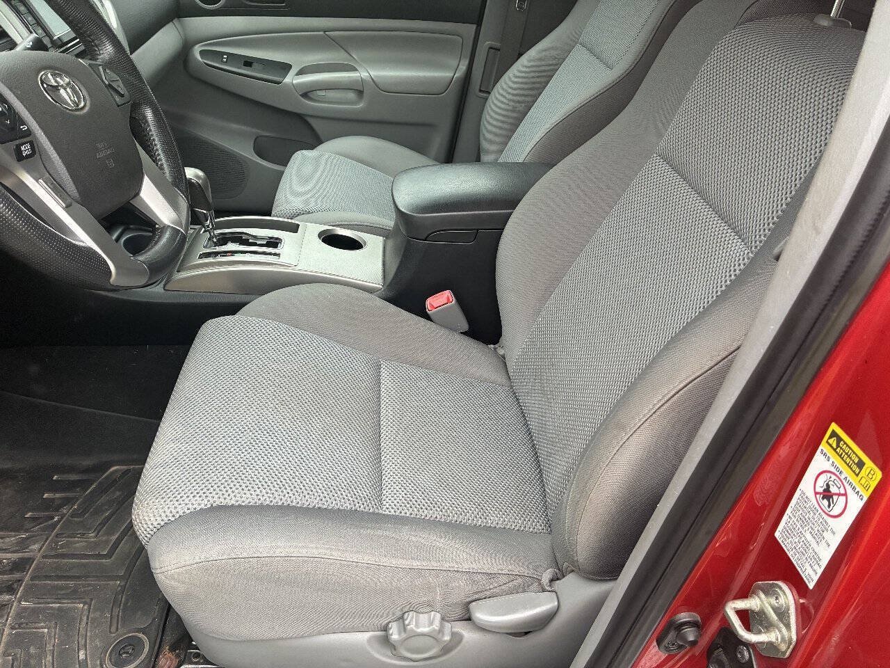 Used 2015 Toyota Tacoma 4x4 Access Cab V6 w/ TRD Sport Package image 6