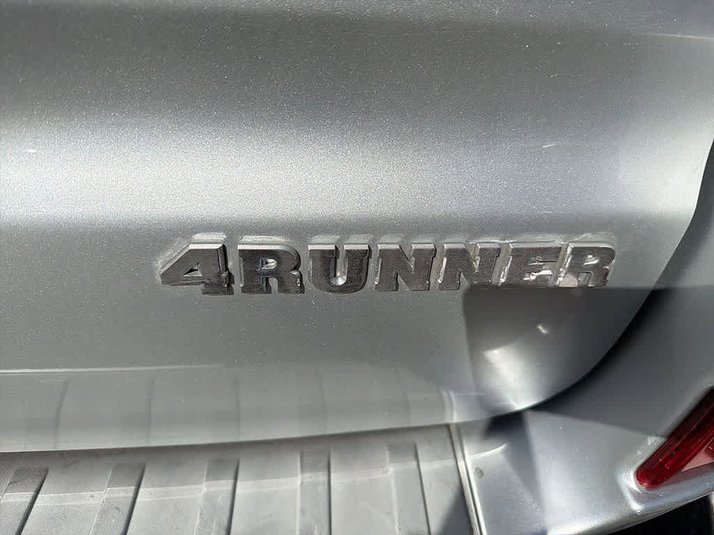 Used 2005 Toyota 4Runner SR5 AWD/4WD image 7