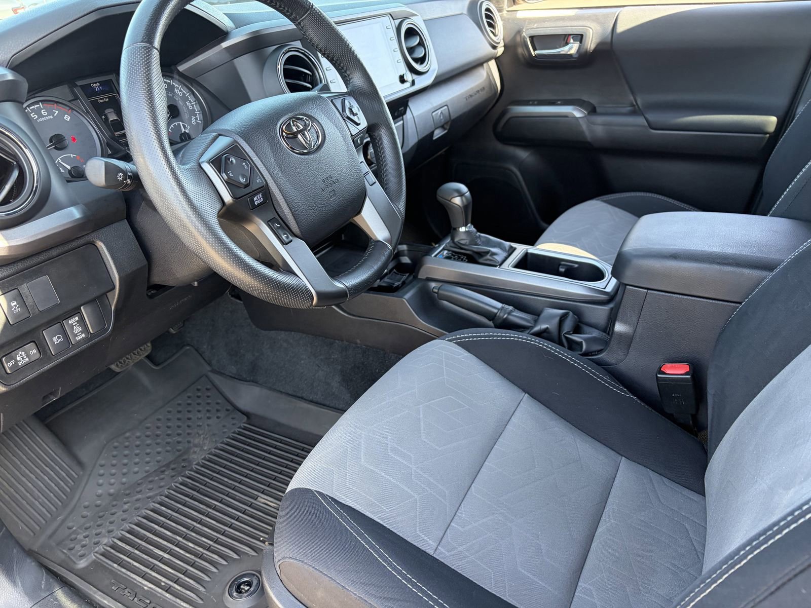 Used 2021 Toyota Tacoma TRD Off-Road w/ Technology Package AWD/4WD image 19
