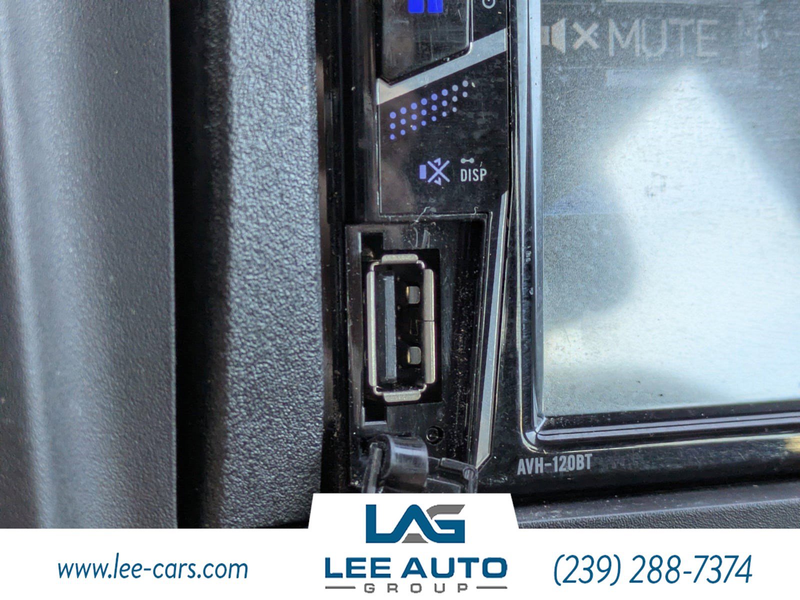 Used 2013 Dodge Avenger SE image 23