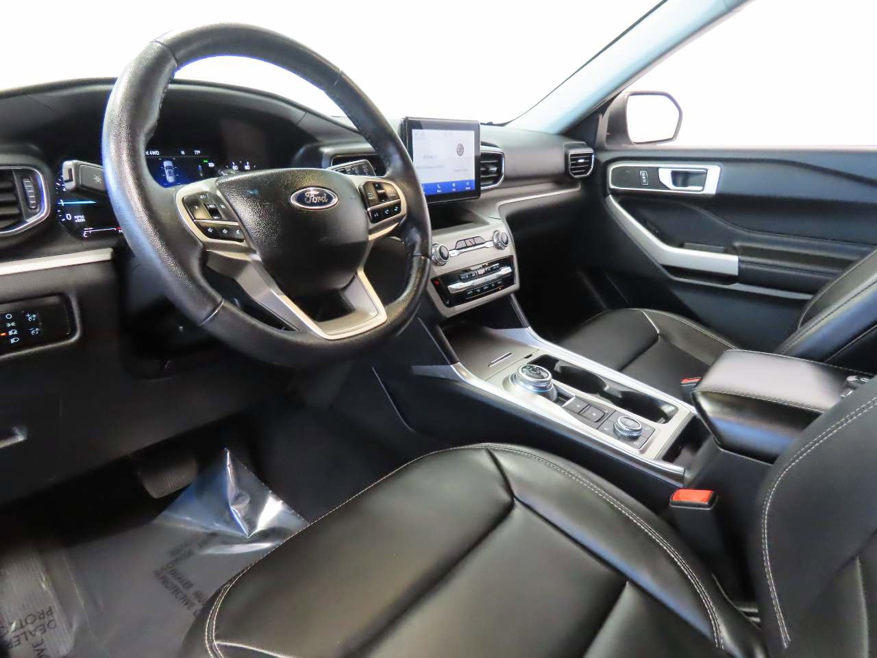 Used 2023 Ford Explorer XLT w/ Equipment Group 202A image 13