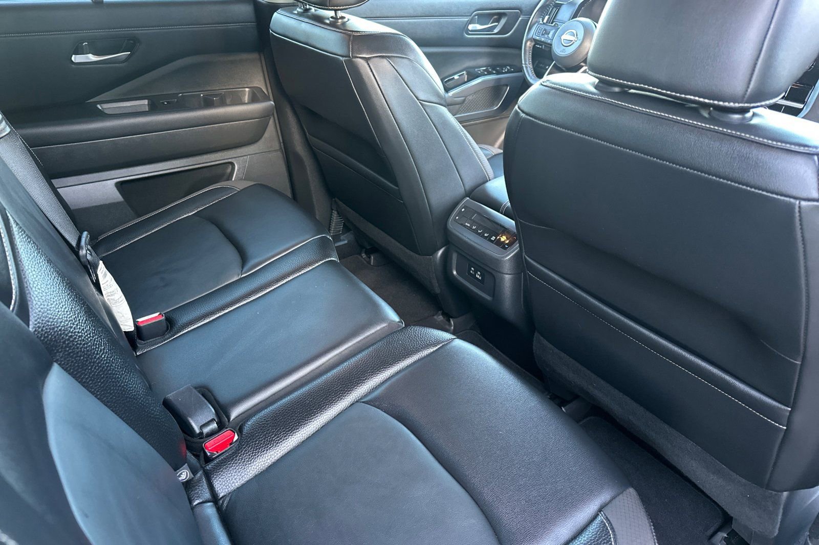 Used 2022 Nissan Pathfinder SL w/ SL Black Package image 19