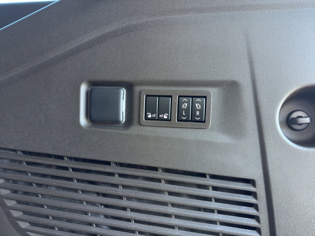 New 2026 Chevrolet Suburban Z71 image 11