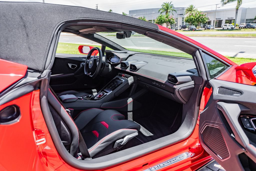 Used 2024 Lamborghini Huracan EVO AWD/4WD image 35
