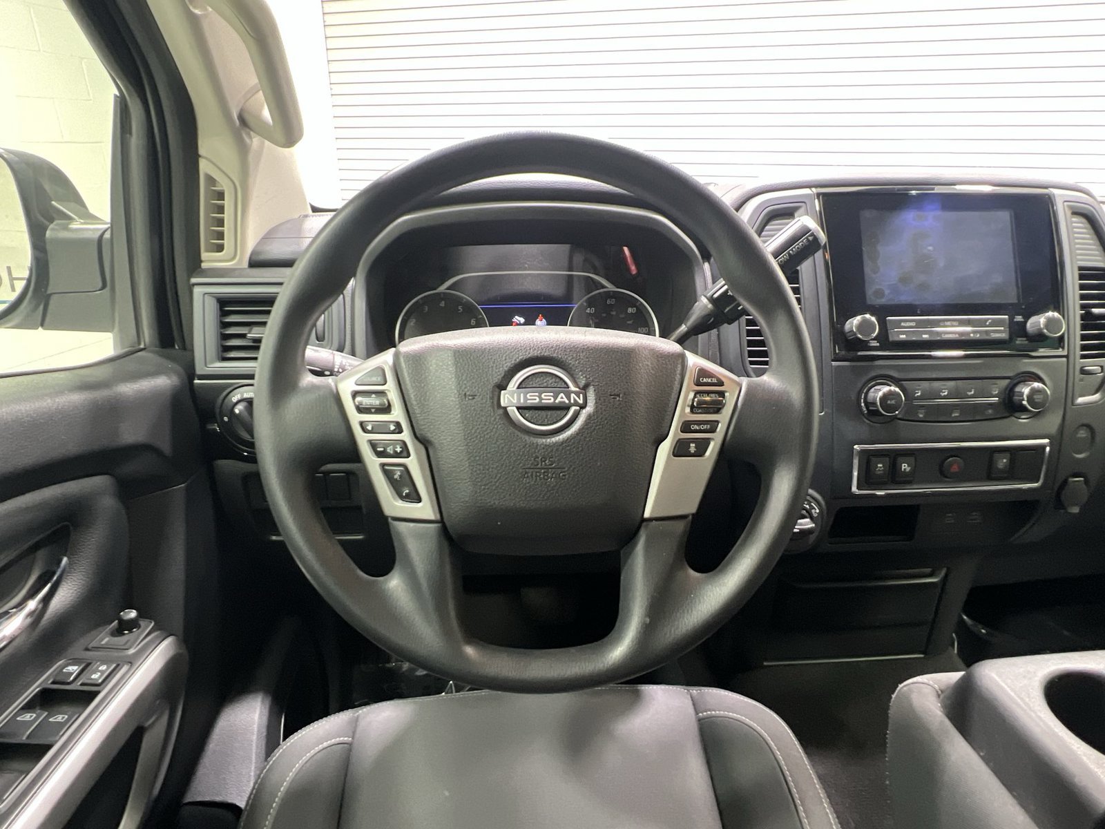 Used 2024 Nissan Titan SV AWD/4WD image 14