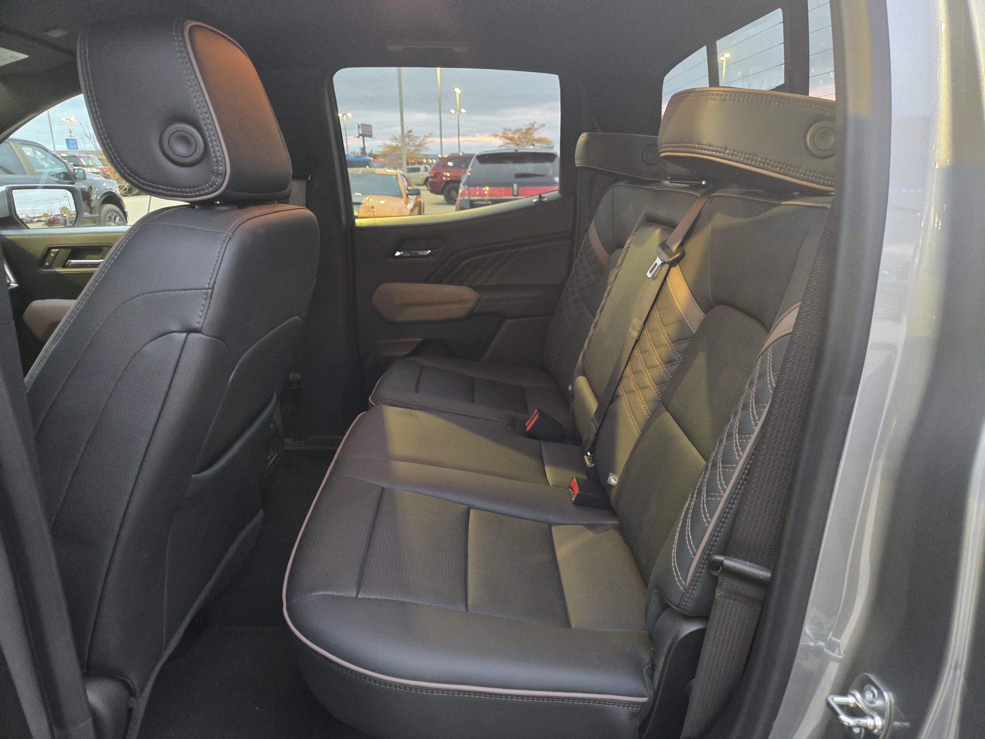 Used 2024 GMC Canyon Denali AWD/4WD image 8