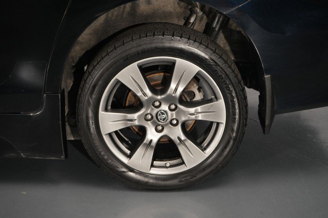 Used 2020 Toyota Sienna SE FWD image 27