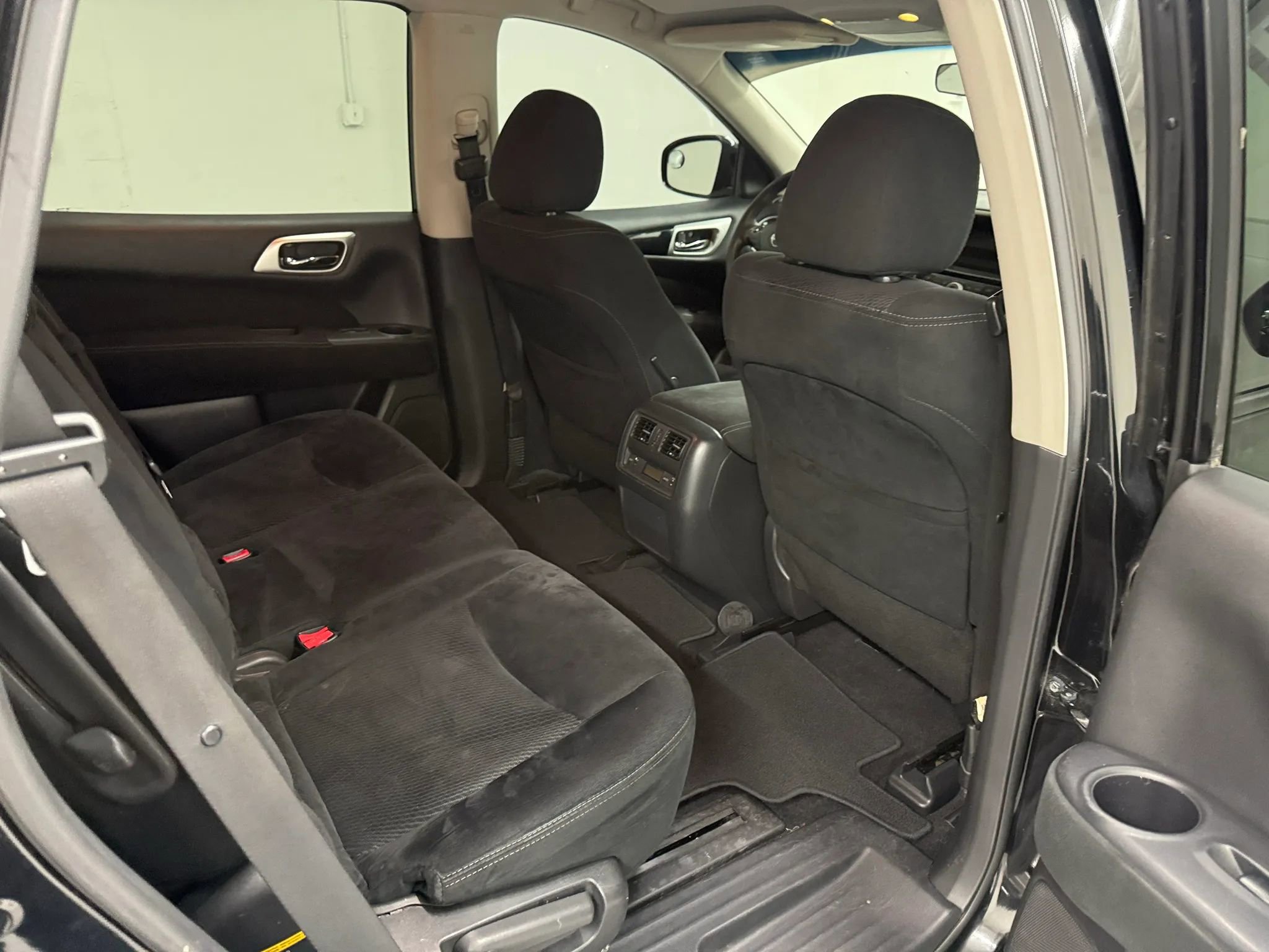 Used 2014 Nissan Pathfinder S image 11
