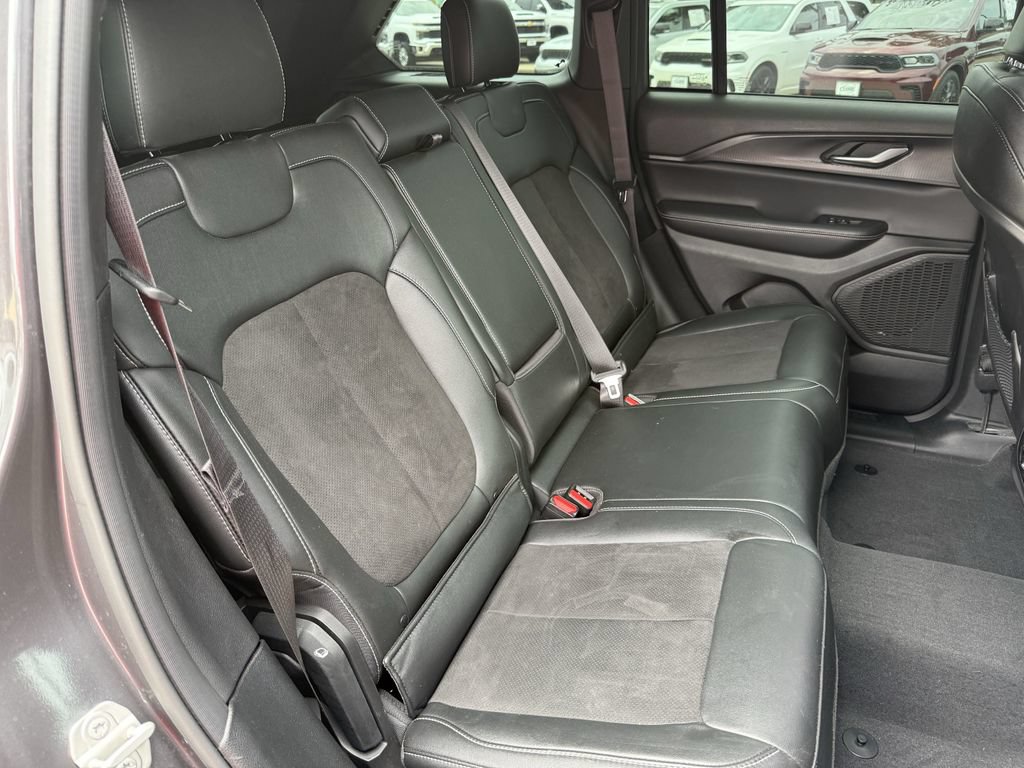 Used 2023 Jeep Grand Cherokee Altitude AWD/4WD image 28
