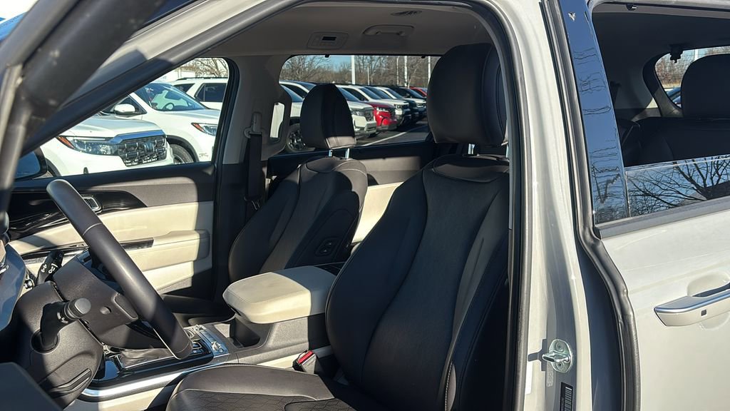 Used 2024 Kia Carnival SX image 10