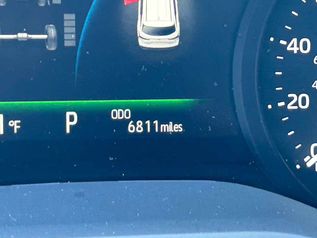 Used 2025 Toyota Sienna LE image 24