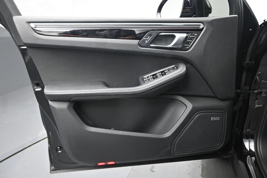 Used 2022 Porsche Macan AWD/4WD image 22