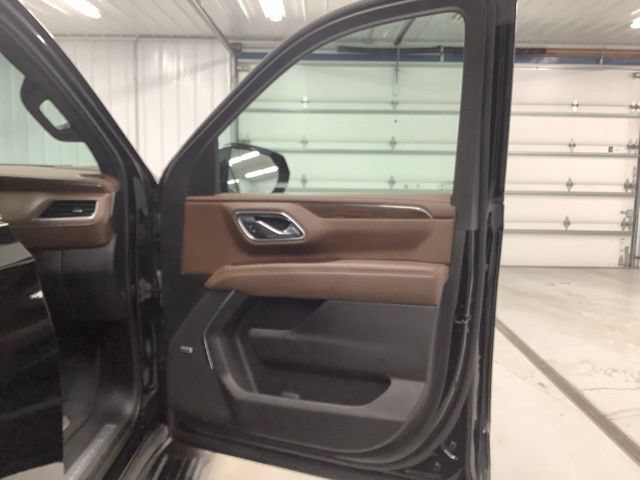 Used 2023 Chevrolet Tahoe High Country AWD/4WD image 11