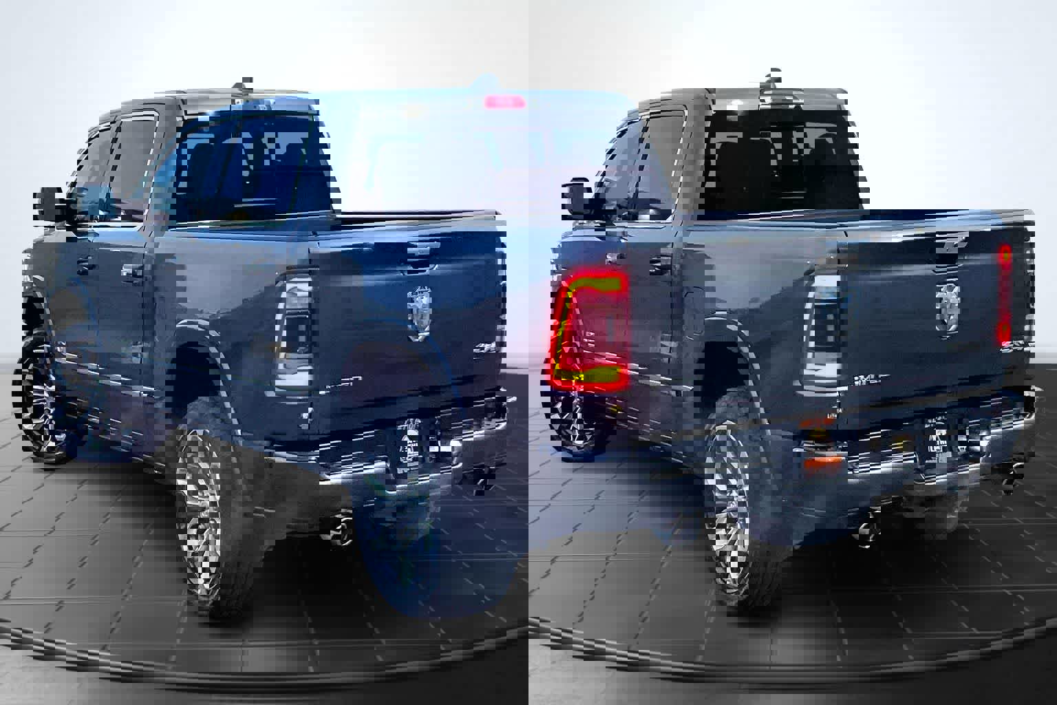 Used 2022 RAM 1500 Limited w/ Body-Colour Bumper Group image 4