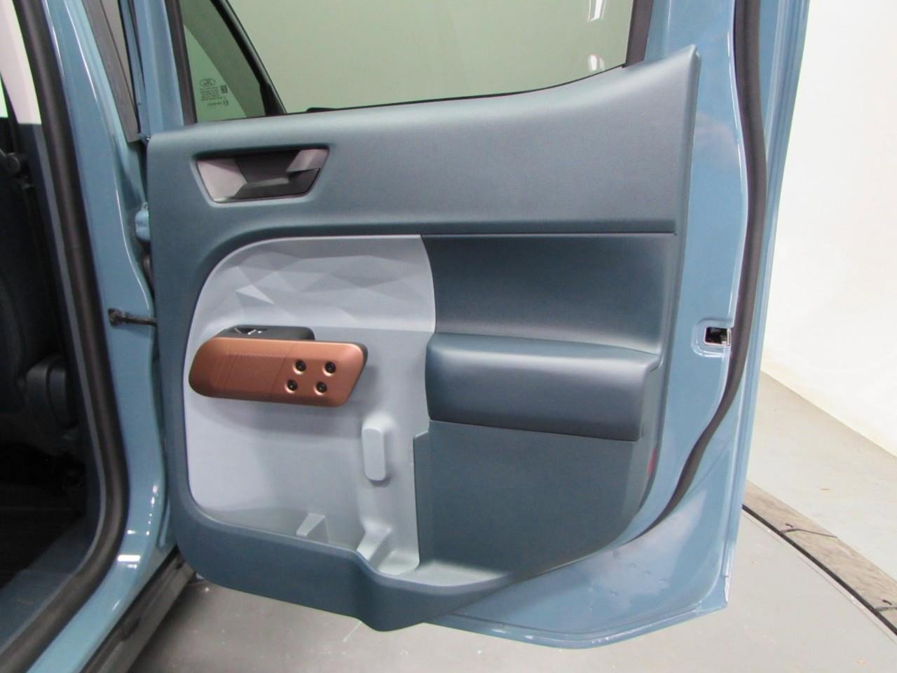 Used 2022 Ford Maverick Lariat w/ Lariat Luxury Package image 18