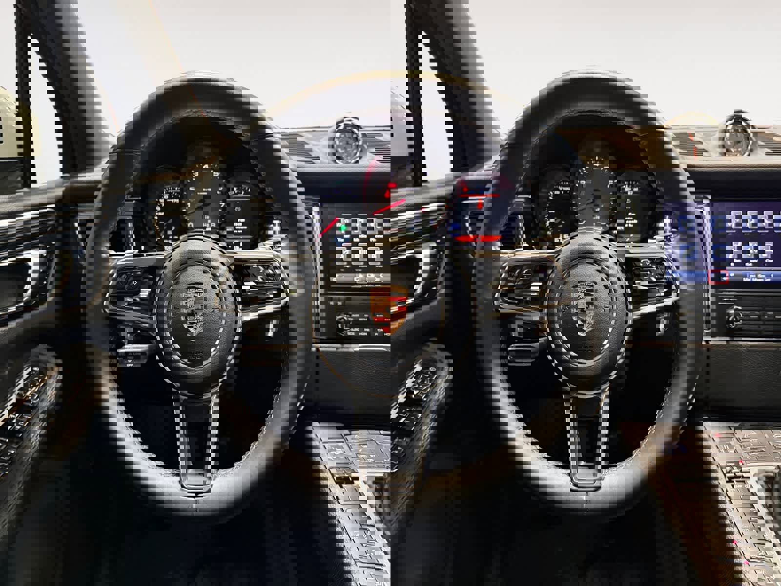 Used 2018 Porsche Macan S image 13