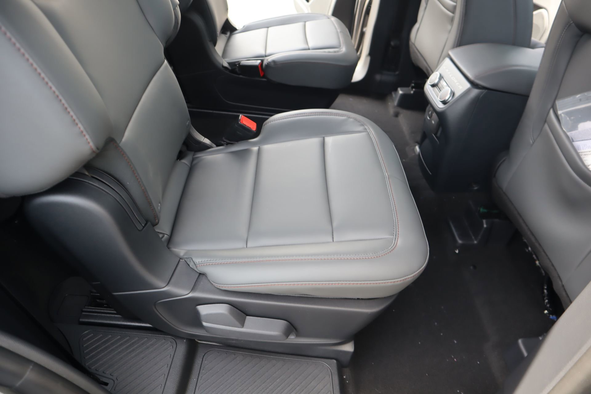 New 2026 Ford Explorer Active AWD/4WD image 16